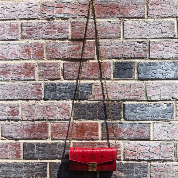 MCM Visetos Large Patricia Chain wallet ruby red - Picture 3 of 7